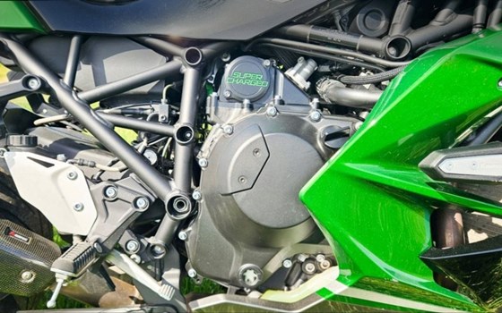 Gebrauchtmotorrad Kawasaki Ninja H2 SX SE+ - Bild 11