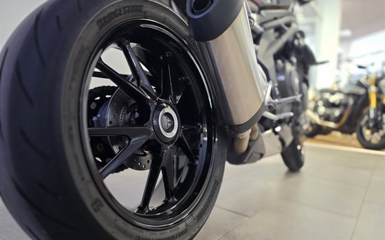 Gebrauchtmotorrad Triumph Speed Triple 1200 RS - Bild 12