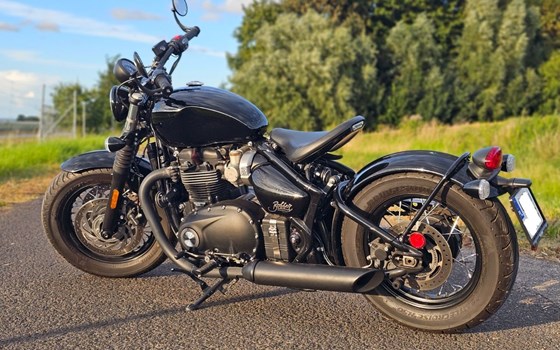 Gebrauchtmotorrad Triumph Bonneville Bobber Black - Bild 1