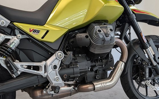 Gebrauchtmotorrad Moto Guzzi V85 Strada - Bild 7