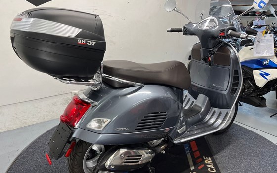 Gebrauchtmotorrad Vespa GTS 300 Touring - Bild 10