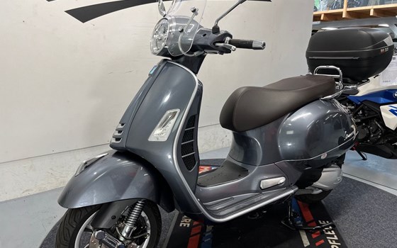 Gebrauchtmotorrad Vespa GTS 300 Touring - Bild 4
