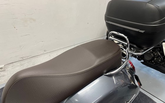 Gebrauchtmotorrad Vespa GTS 300 Touring - Bild 5