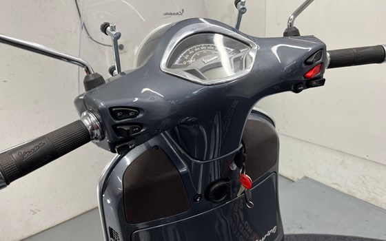 Gebrauchtmotorrad Vespa GTS 300 Touring - Bild 6