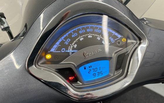 Gebrauchtmotorrad Vespa GTS 300 Touring - Bild 7