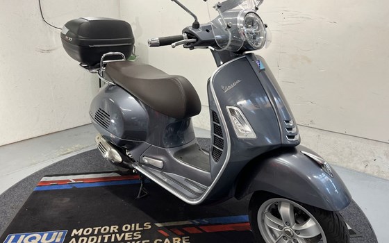 Gebrauchtmotorrad Vespa GTS 300 Touring - Bild 8