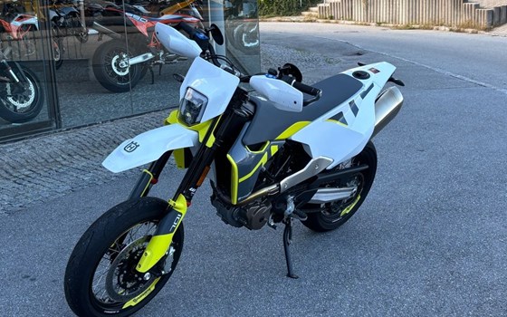 Gebrauchtmotorrad Husqvarna 701 Supermoto - Bild 10