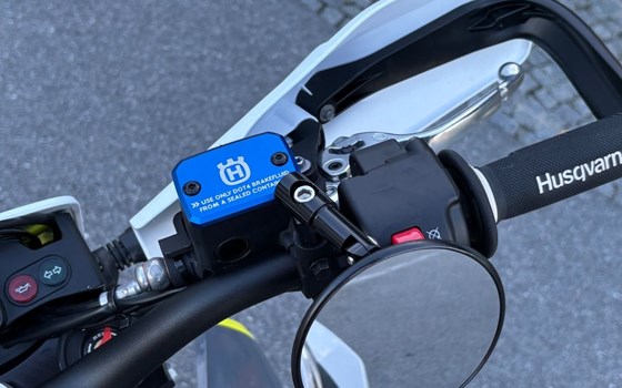 Gebrauchtmotorrad Husqvarna 701 Supermoto - Bild 12