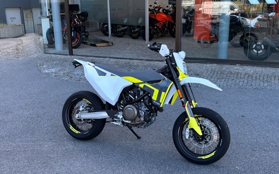 Gebrauchtmotorrad Husqvarna 701 Supermoto - Bild 2