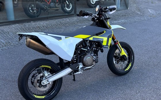 Gebrauchtmotorrad Husqvarna 701 Supermoto - Bild 5