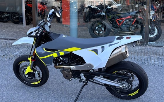 Gebrauchtmotorrad Husqvarna 701 Supermoto - Bild 8