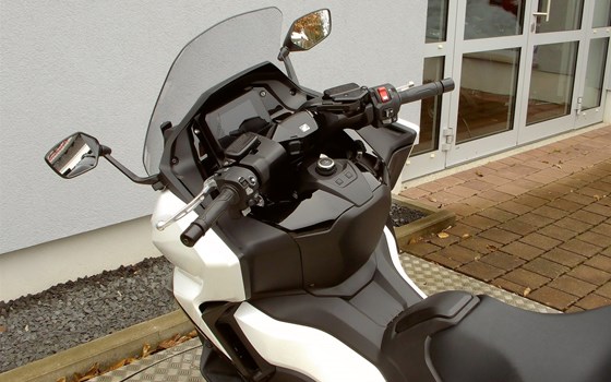 Gebrauchtmotorrad Honda Forza 750 - Bild 11