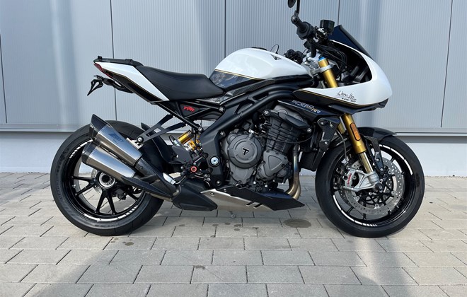 Triumph Speed Triple 1200 RR
