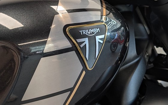 Gebrauchtmotorrad Triumph Rocket 3 TFC - Bild 11