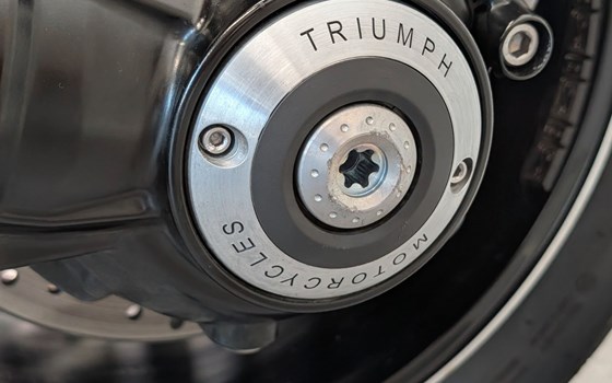 Gebrauchtmotorrad Triumph Rocket 3 TFC - Bild 14