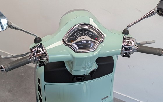 Gebrauchtmotorrad Vespa GTS 125 Super - Bild 5