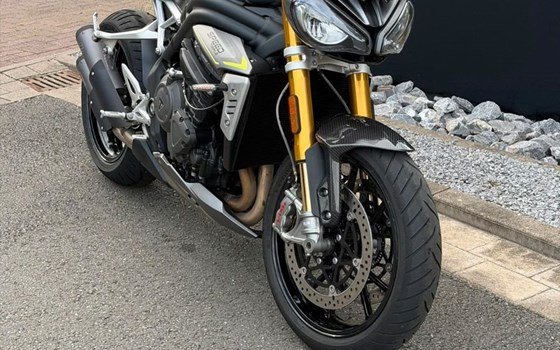 Gebrauchtmotorrad Triumph Speed Triple 1200 RS - Bild 2