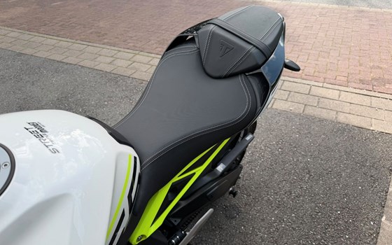 Gebrauchtmotorrad Triumph Street Triple 765 Moto2 Edition - Bild 12