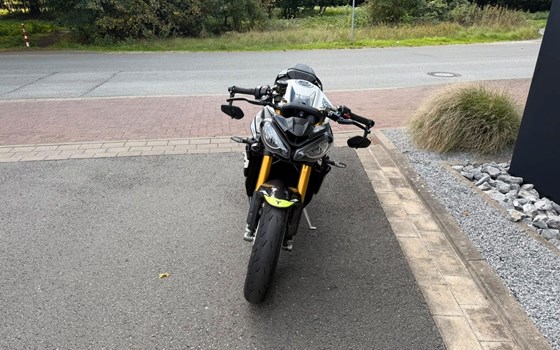 Gebrauchtmotorrad Triumph Street Triple 765 Moto2 Edition - Bild 3