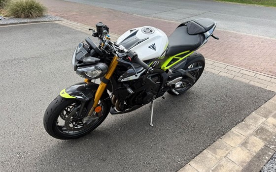 Gebrauchtmotorrad Triumph Street Triple 765 Moto2 Edition - Bild 4
