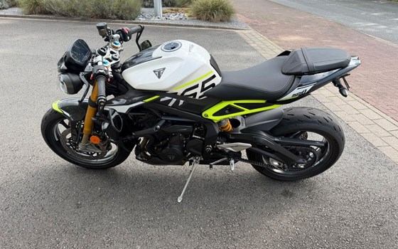 Gebrauchtmotorrad Triumph Street Triple 765 Moto2 Edition - Bild 5