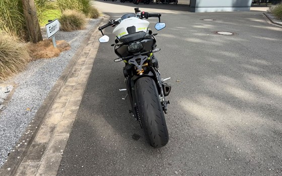 Gebrauchtmotorrad Triumph Street Triple 765 Moto2 Edition - Bild 7