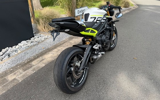 Gebrauchtmotorrad Triumph Street Triple 765 Moto2 Edition - Bild 8