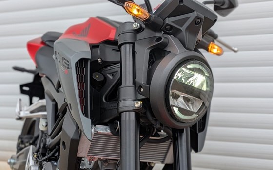 Gebrauchtmotorrad Honda CB125R - Bild 1