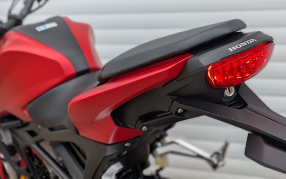 Gebrauchtmotorrad Honda CB125R - Bild 3