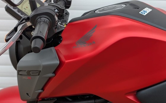 Gebrauchtmotorrad Honda CB125R - Bild 4