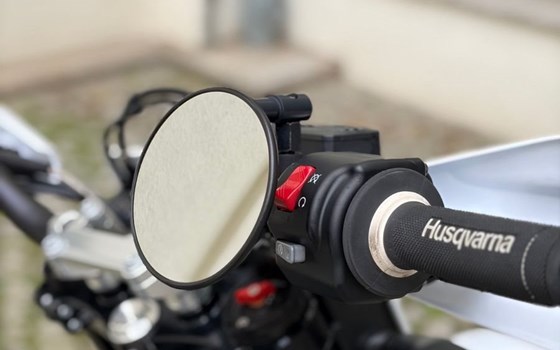 Gebrauchtmotorrad Husqvarna 701 Supermoto - Bild 8