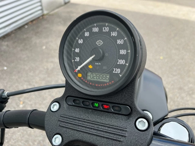 Harley-Davidson Sportster XL 883 N Iron (rot) - Bild 13
