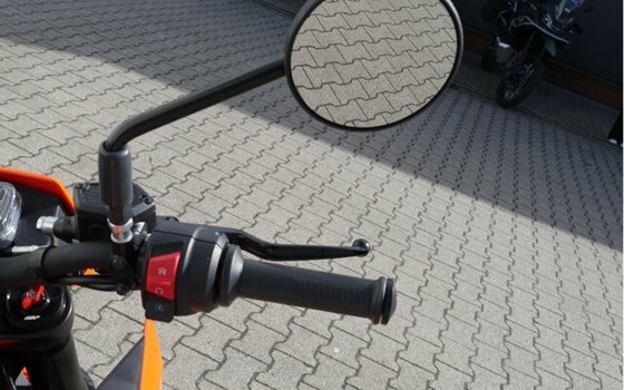 Neufahrzeug KTM 125 SMC R - Bild 14