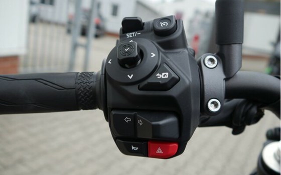 Gebrauchtmotorrad Yamaha MT-09 - Bild 10