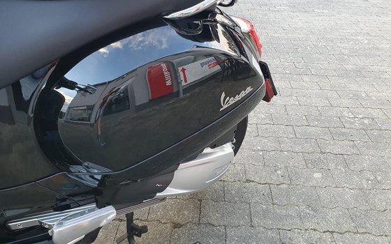 Gebrauchtmotorrad Vespa GTS 300 - Bild 11