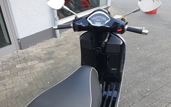 Gebrauchtmotorrad Vespa GTS 300 - Bild 17