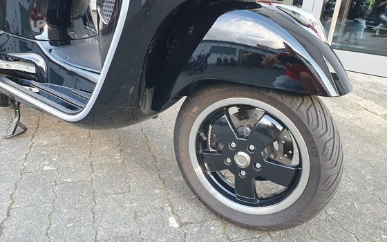 Gebrauchtmotorrad Vespa GTS 300 - Bild 6