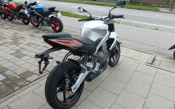 Neufahrzeug Aprilia Tuono 457 - Bild 13