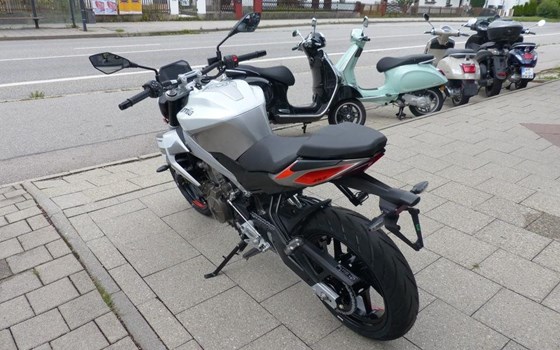 Neufahrzeug Aprilia Tuono 457 - Bild 7