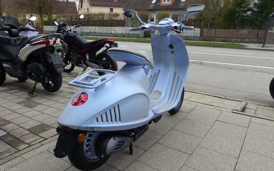 Neufahrzeug Vespa 946 Snake - Bild 12
