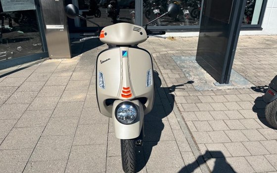 Neufahrzeug Vespa GTV 310 - Bild 1