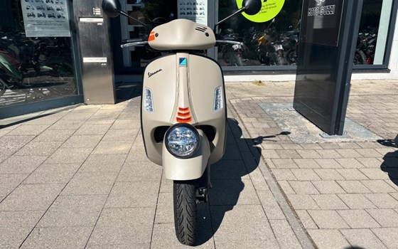 Neufahrzeug Vespa GTV 310 - Bild 2