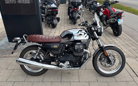 Gebrauchtmotorrad Moto Guzzi V7 III Anniversario - Bild 13