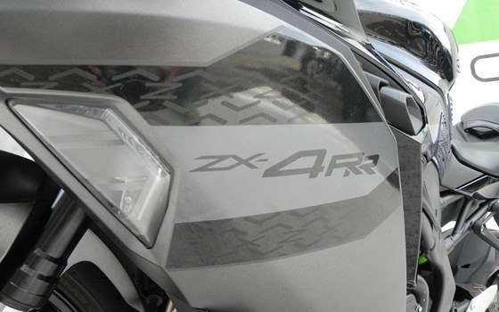 Neufahrzeug Kawasaki Ninja ZX-4RR - Bild 11