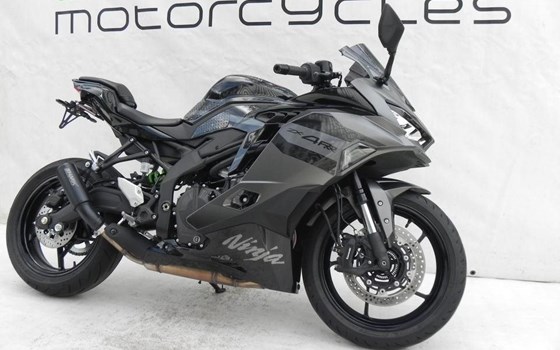 Neufahrzeug Kawasaki Ninja ZX-4RR - Bild 13