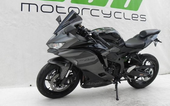 Neufahrzeug Kawasaki Ninja ZX-4RR - Bild 3