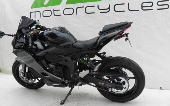 Neufahrzeug Kawasaki Ninja ZX-4RR - Bild 4
