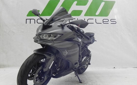 Neufahrzeug Kawasaki Ninja ZX-4RR - Bild 8