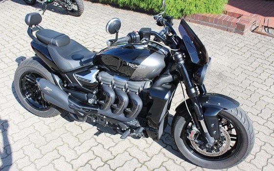 Gebrauchtmotorrad Triumph Rocket 3 GT Triple Black - Bild 18