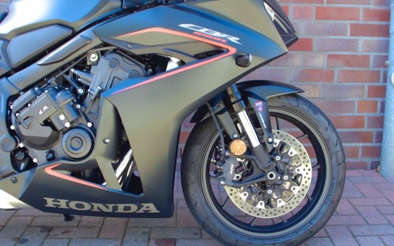 Gebrauchtmotorrad Honda CBR650R E-Clutch - Bild 14